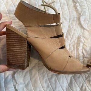 Hinge Tan Heels with Chunky Block Heel